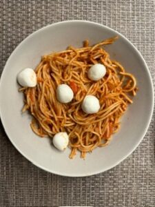 Mehr über den Artikel erfahren Tomaten-Mozzarella Pasta